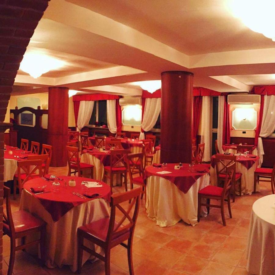 Albergo "Da Gigi" Celano Exteriör bild